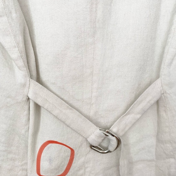 Elegant White Sleeveless Top - Picture 5 of 6